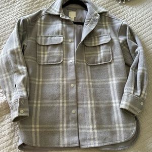 Hm gray plaid shacket, lined